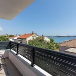 Teodora * Kaštela
